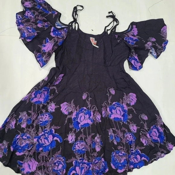 FREE PEOPLE Size 0 Black floral cold shoulder Mini Dress Flutter Sleeve Festival - Picture 3 of 11